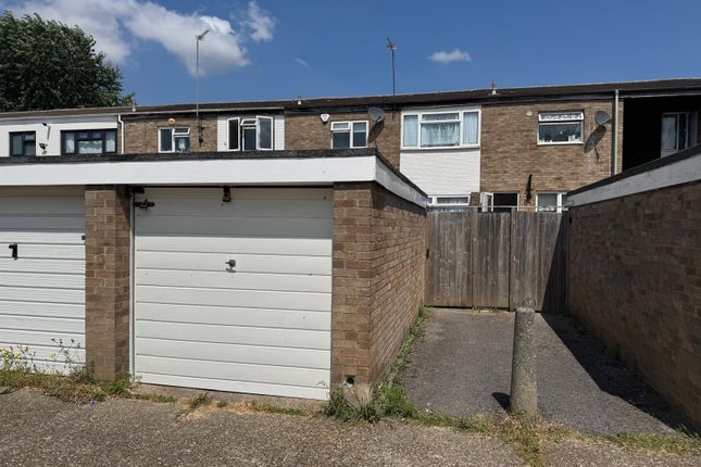 19, Meredene, Essex photo 3