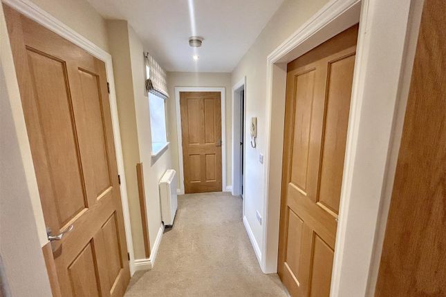 17, Warwick Court, Newark photo 2
