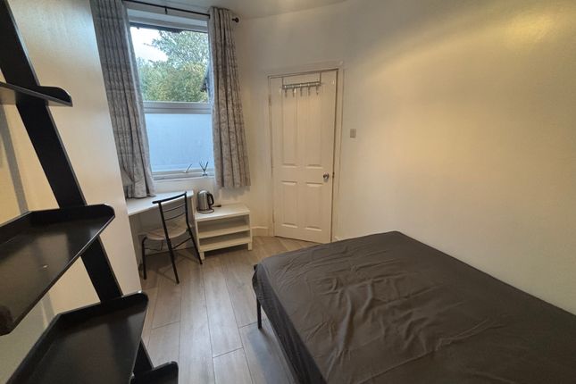 Room 1, SHEFFIELD photo 3