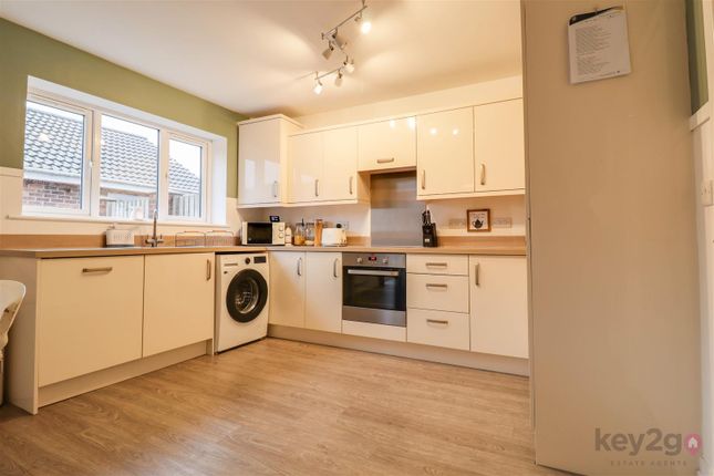 25, Fairfields Way, Sheffield photo 4