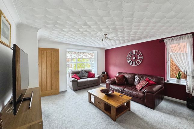 6 Howards Way, Gorseinon, West Glamorgan photo 4