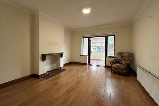 9, Winslow Way, Feltham photo 2