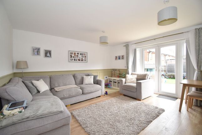 3, Francis Moody Close, Maidstone photo 2