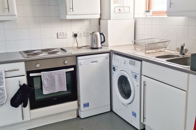10, Simpson Close, London photo 4