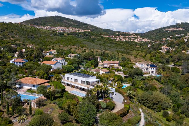 Villa for sale in Les Issambres, Var, Provence-Alpes-Côte d`Azur, France