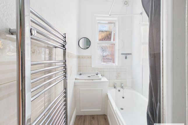 Room 6, 17 Glencairn Park Road, Glencairn Park Road, Cheltenham, Cheltenham photo 4