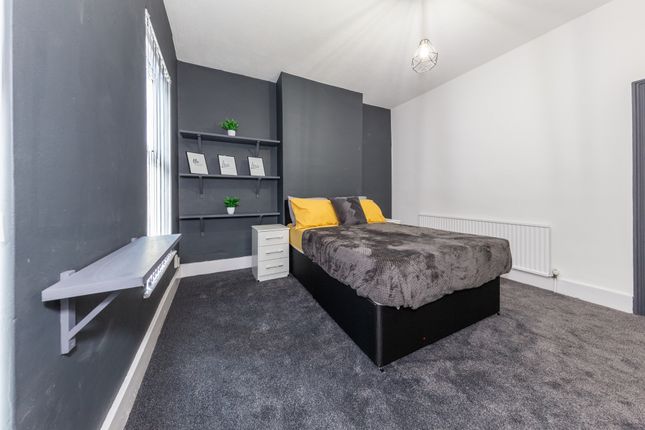 Room to rent in Strathmore Avenue, Luton