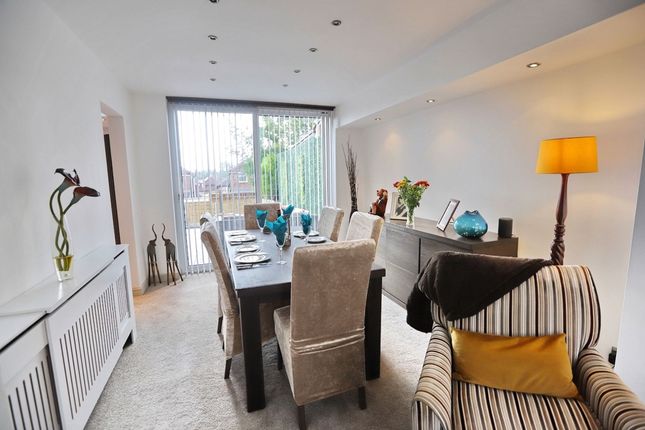 12 Vernon Drive, Manchester photo 5