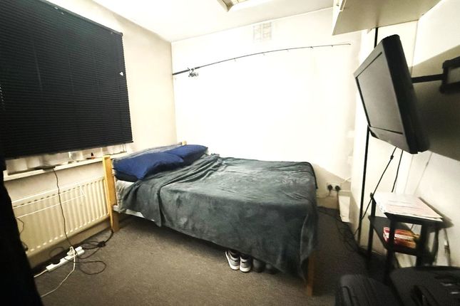 Flat D, London photo 3