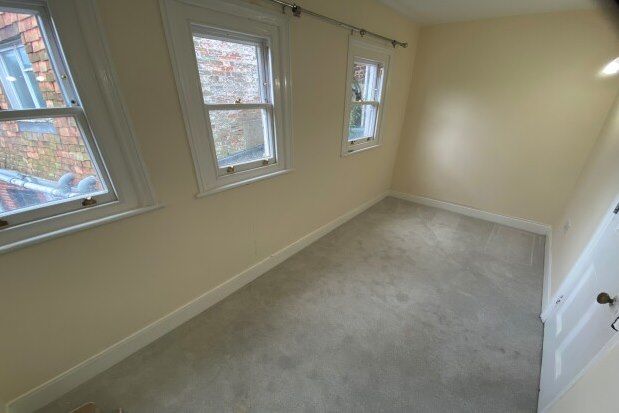 Flat to rent in Market Place, Romsey