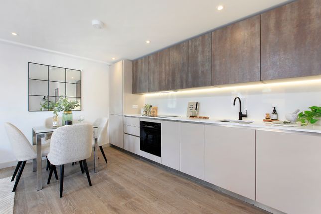 Thumbnail Flat for sale in Roskell Road, Putney, London