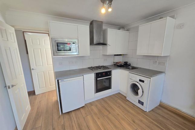 Flat 3, 290 The Gables, Heston Road, Hounslow photo 3