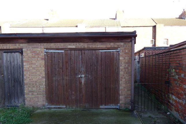 Parking/garage to rent in Severn Street, Hull