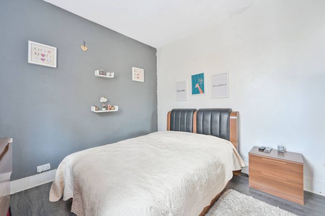 Flat for sale in Manor Road, Stoughton, Guildford