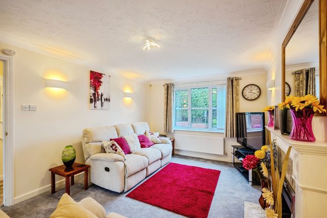 7, Frome Park, Hereford photo 2
