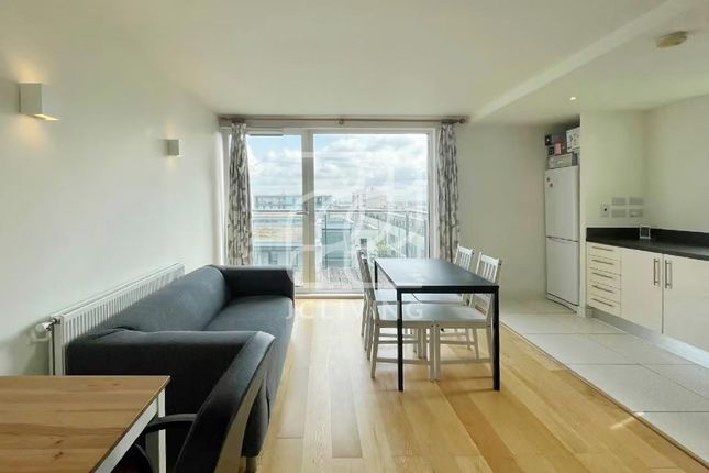 NZ165, Flat 714, Vantage Building, Station Approach, Hayes photo 2