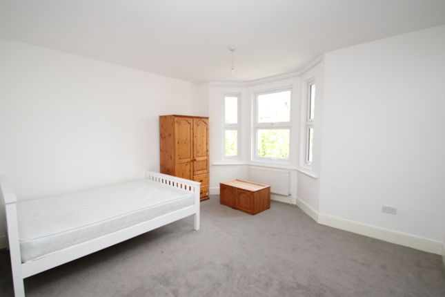 38, Croydon photo 2