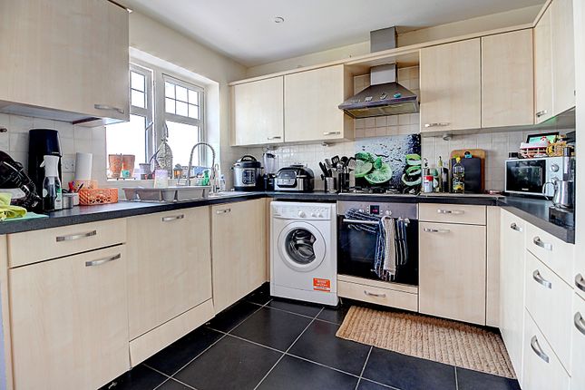 22, Tithing Road, Fleet photo 4