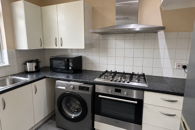 Elmstead Avenue, Wembley photo 5