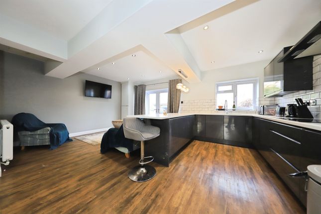 21, Oakhill Avenue, Kidderminster photo 2