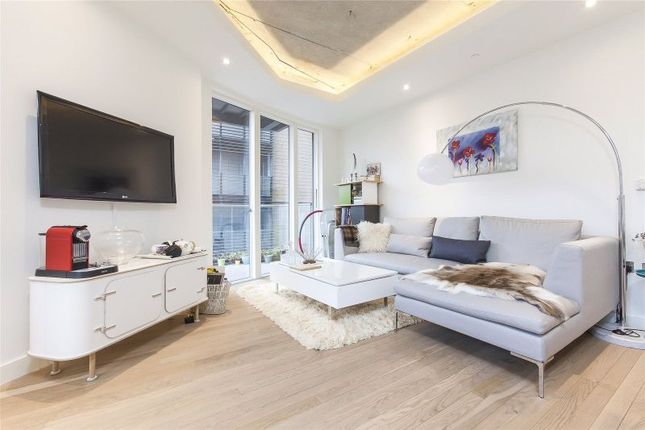 Thumbnail Flat to rent in Park Vista Tower, 21 Wapping Lane, London