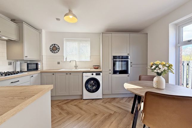 16, Highfields, Tonyrefail photo 3