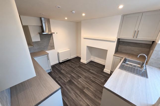 13, Ashgrove, Bradford photo 2