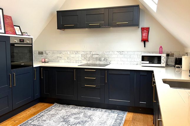 Flat 9, Catteshall Manor, Catteshall Lane, Godalming photo 3