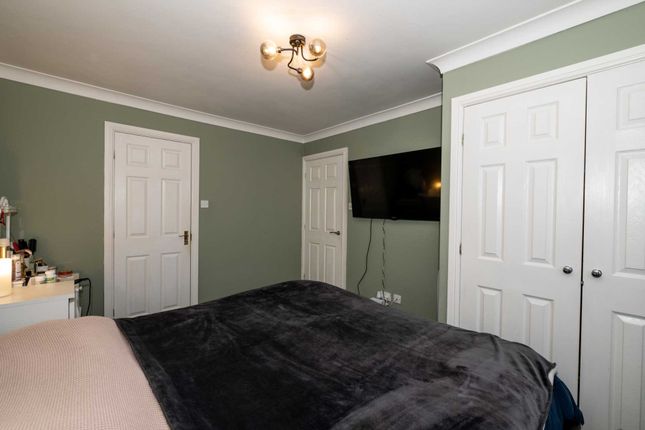 Detached house to rent in Stubbs Close, Salford