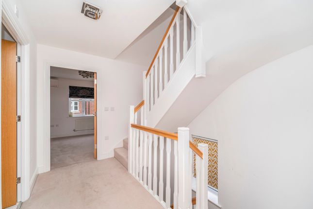 13, Truesdales, Uxbridge photo 4
