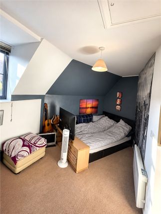 7, Frederik Court, Worcester photo 5