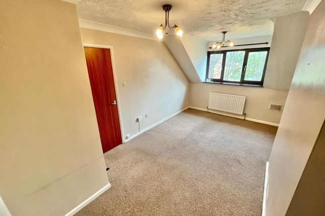 Flat to rent in Roseville Close, Norwich
