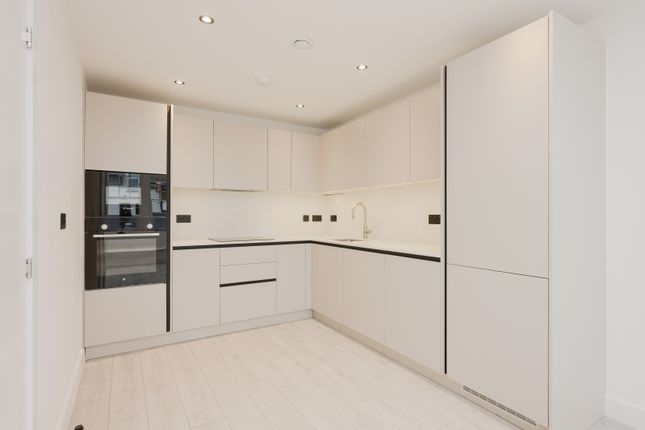 2-bed flat on Apartment 3,, Ace Court, Wimbledon, £625,000