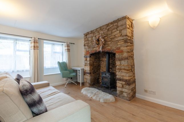 Thumbnail Cottage to rent in Woodgreen, Witney