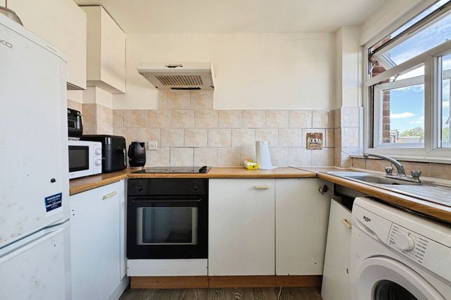 19 Chichester Court Whitchurch Lane, Edgware photo 3