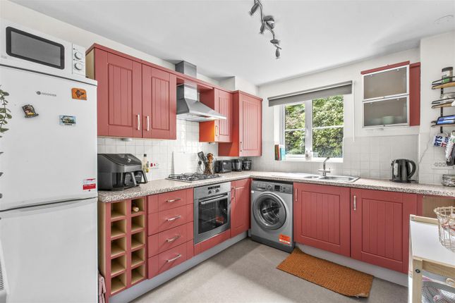 6 Moonstone Court,, Dashwood Avenue, High Wycombe photo 5