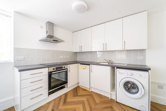 Basement flat, 96, Crouch Hill, London photo 3