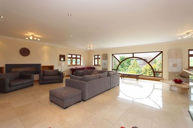 8, Manor Road, Chigwell photo 4