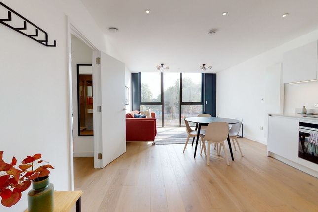 Duplex to rent in Highgate Hill, London