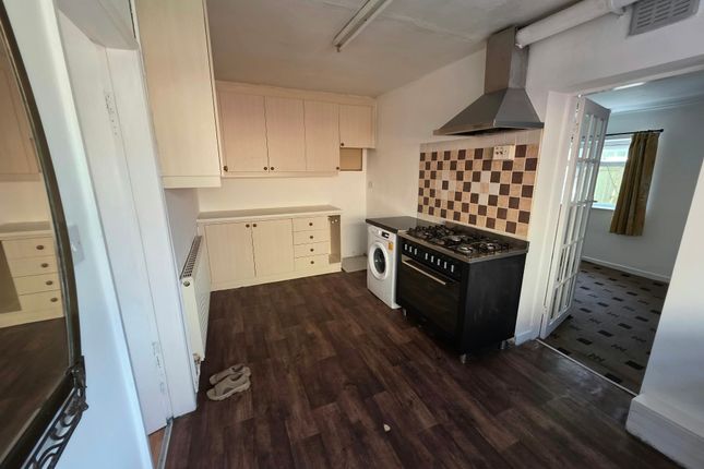76, Sowden Road, Bradford photo 5