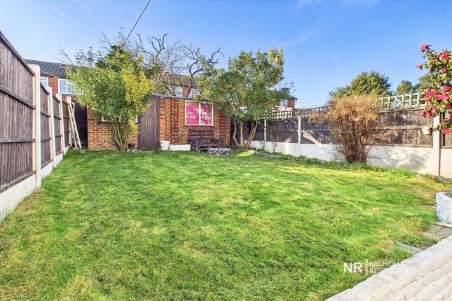 32, Grange Road, Chessington photo 2