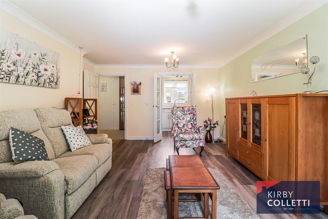 16 Benstede Court, Brocket Road, Hoddesdon photo 3