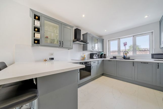 15, Conifer Way, Kent photo 2