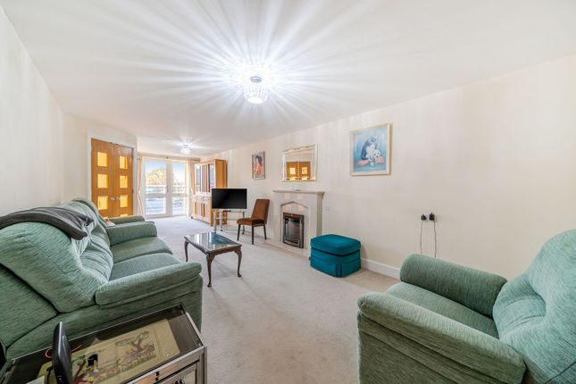 Flat 17, Lysander House Josiah Drive, Uxbridge photo 2