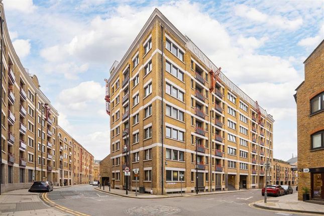 1-bed flat on Wapping Lane, London, £2,350/mo