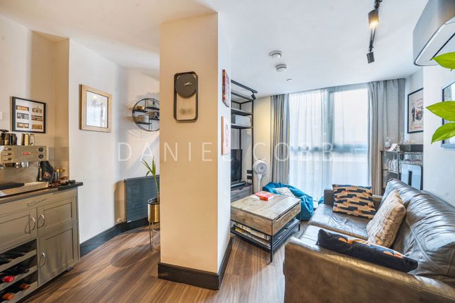 Flat 206, 153 Tower Bridge Road, London photo 4
