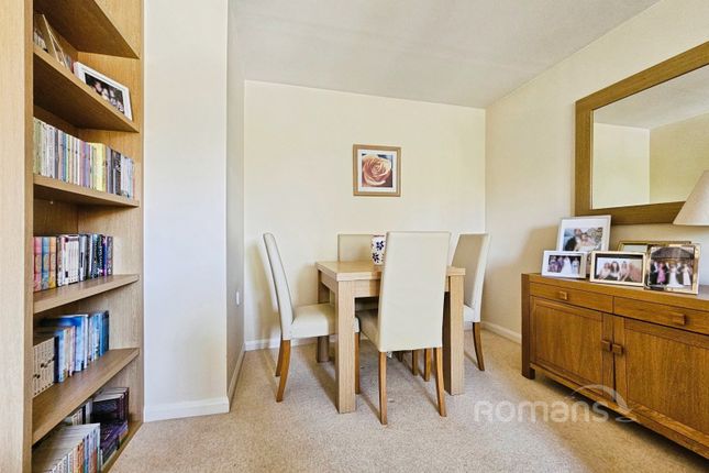 14, Clare Court, Fleet photo 3