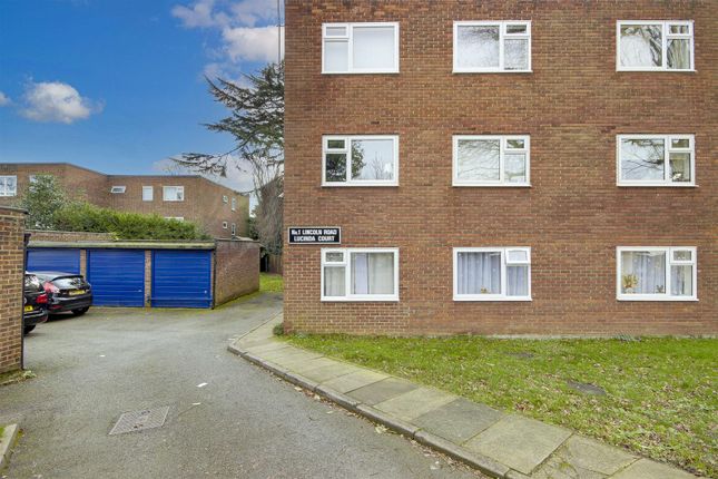 Flat for sale in Lincoln Road, Enfield