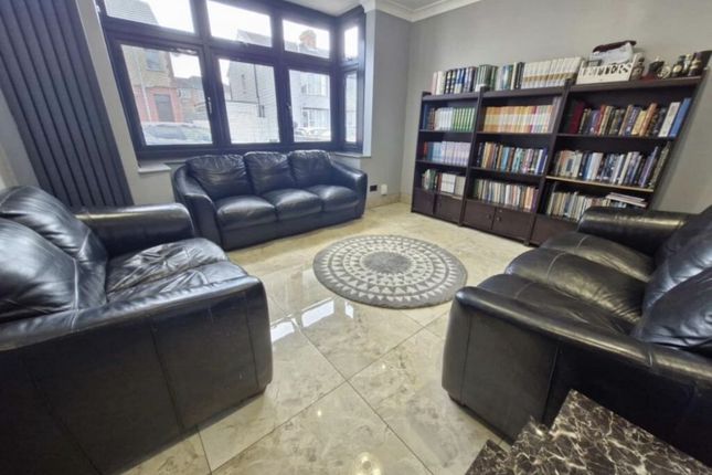 23 Fitzroy Avenue, Luton photo 2