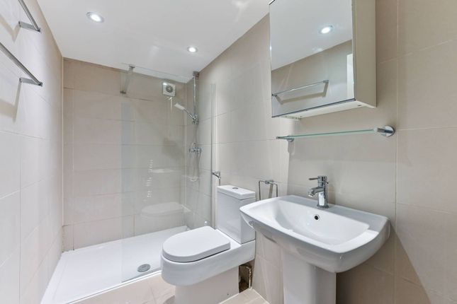 Flat for sale in Holmesdale Road, South Norwood, London